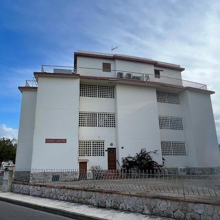 Beautiful Loft, Huge Sunny Terrace, View Over The Beach And Sea روساس المظهر الخارجي الصورة