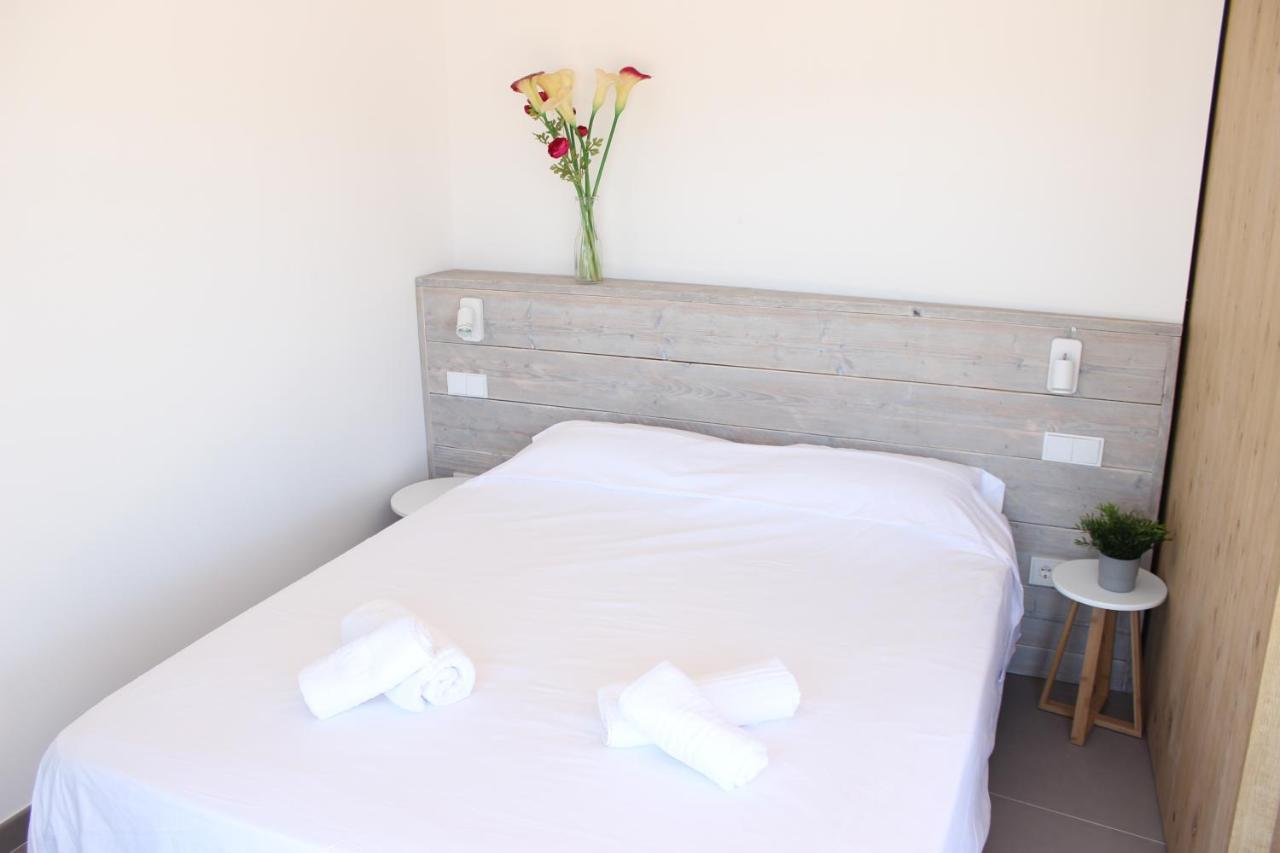 Beautiful Loft, Huge Sunny Terrace, View Over The Beach And Sea روساس المظهر الخارجي الصورة