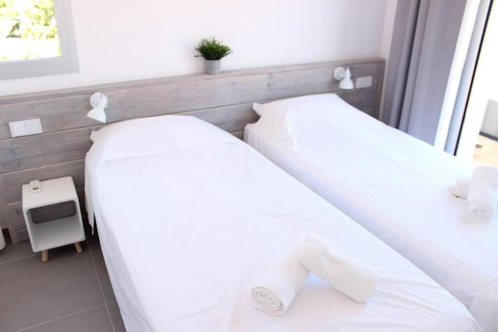 Beautiful Loft, Huge Sunny Terrace, View Over The Beach And Sea روساس المظهر الخارجي الصورة