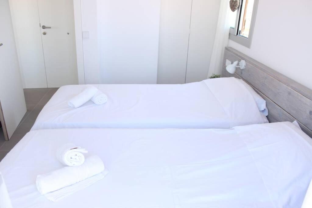 Beautiful Loft, Huge Sunny Terrace, View Over The Beach And Sea روساس المظهر الخارجي الصورة