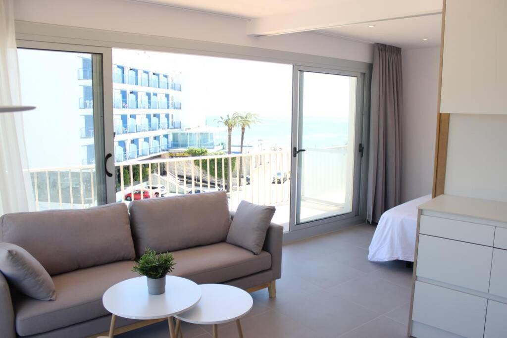 Beautiful Loft, Huge Sunny Terrace, View Over The Beach And Sea روساس المظهر الخارجي الصورة