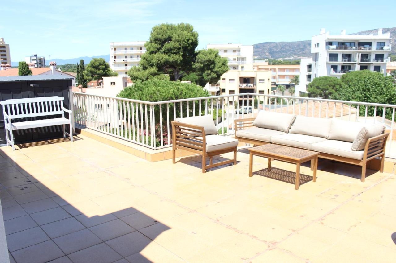 Beautiful Loft, Huge Sunny Terrace, View Over The Beach And Sea روساس المظهر الخارجي الصورة