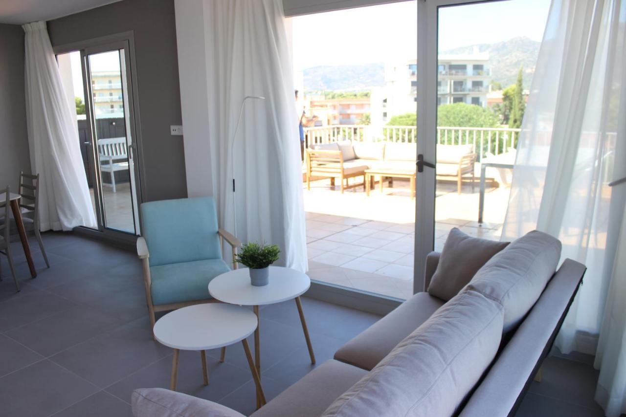 Beautiful Loft, Huge Sunny Terrace, View Over The Beach And Sea روساس المظهر الخارجي الصورة