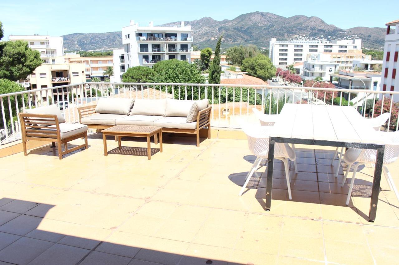 Beautiful Loft, Huge Sunny Terrace, View Over The Beach And Sea روساس المظهر الخارجي الصورة