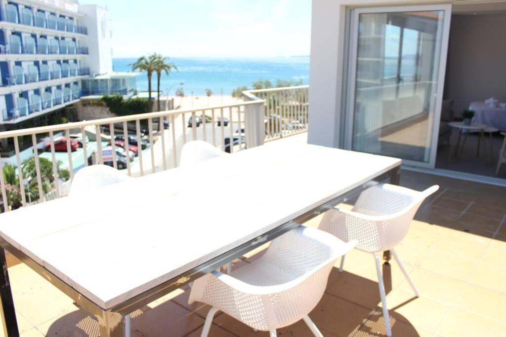Beautiful Loft, Huge Sunny Terrace, View Over The Beach And Sea روساس المظهر الخارجي الصورة