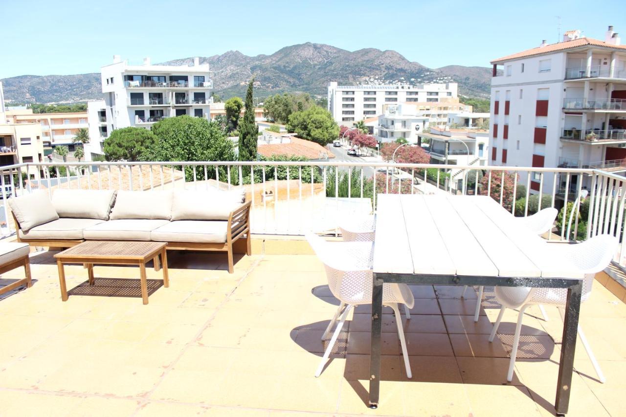 Beautiful Loft, Huge Sunny Terrace, View Over The Beach And Sea روساس المظهر الخارجي الصورة