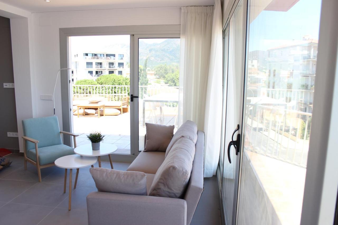 Beautiful Loft, Huge Sunny Terrace, View Over The Beach And Sea روساس المظهر الخارجي الصورة