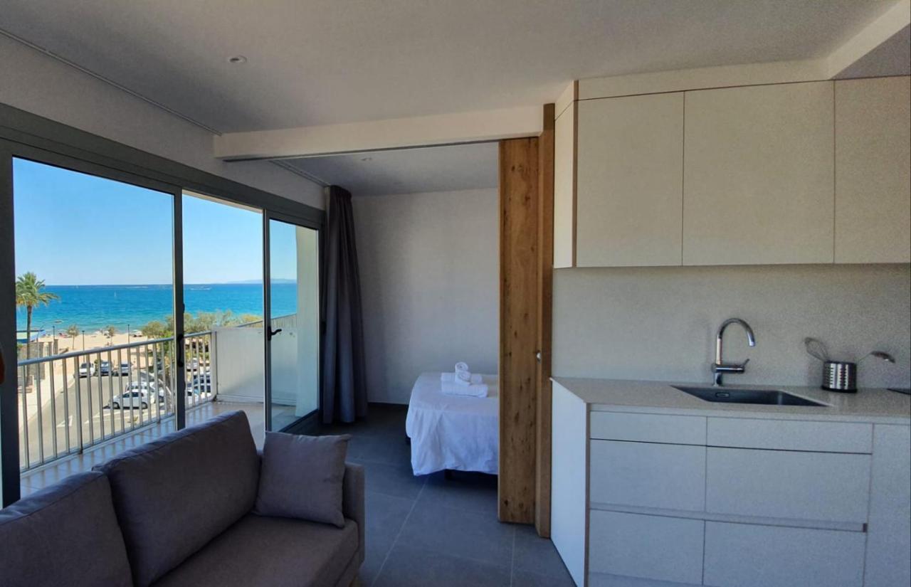 Beautiful Loft, Huge Sunny Terrace, View Over The Beach And Sea روساس المظهر الخارجي الصورة