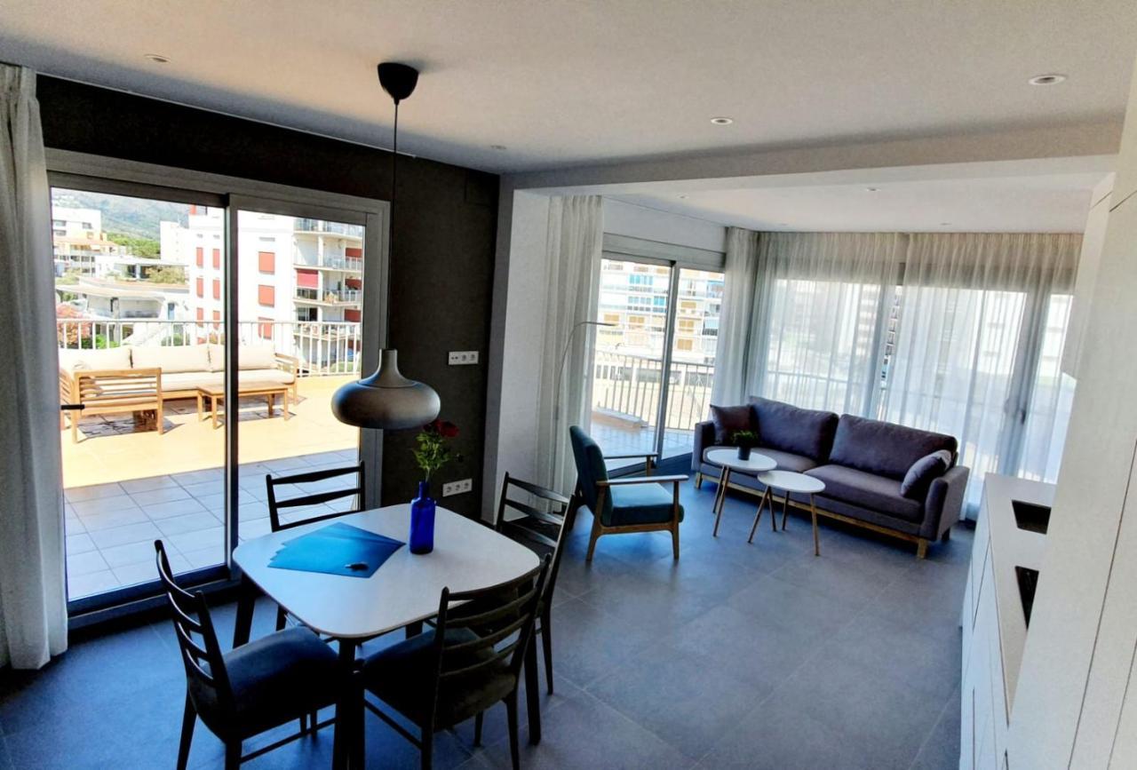 Beautiful Loft, Huge Sunny Terrace, View Over The Beach And Sea روساس المظهر الخارجي الصورة