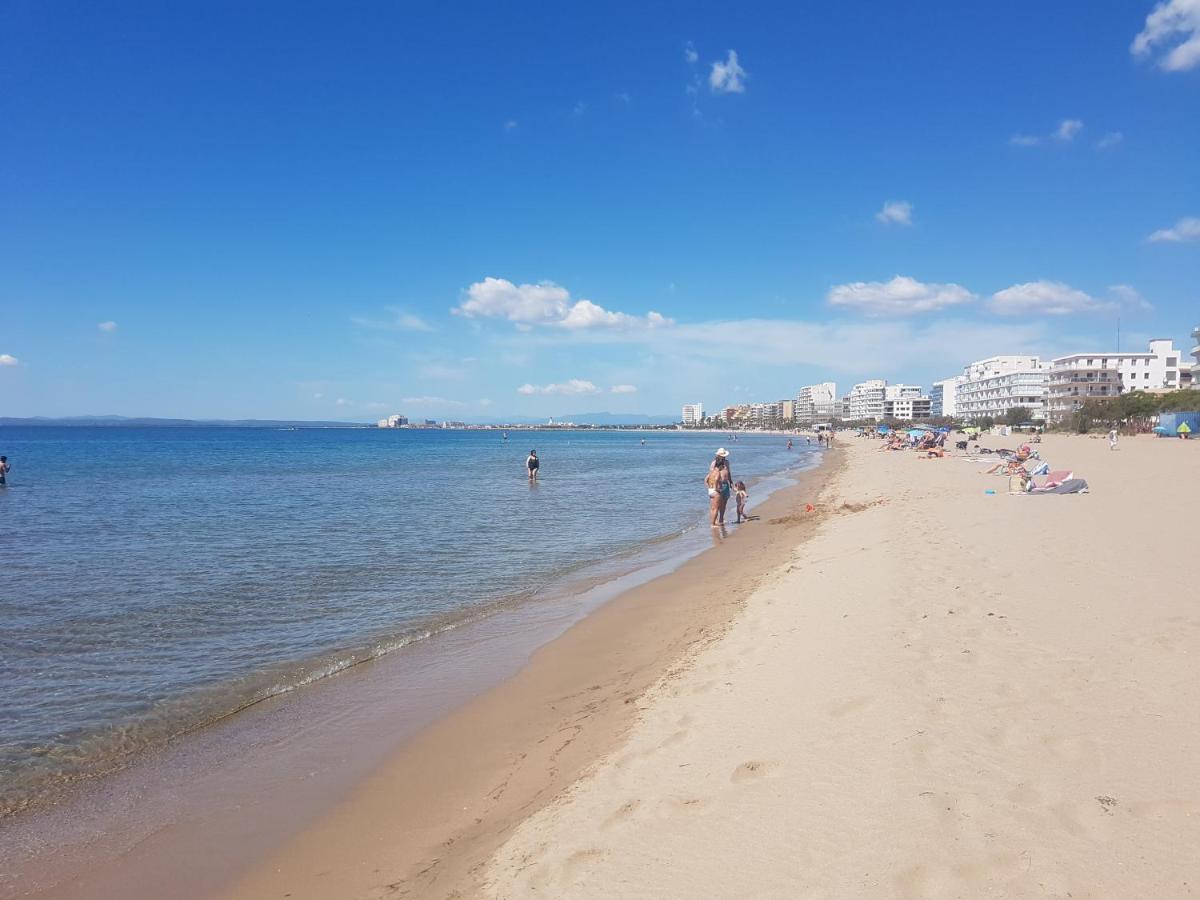 Beautiful Loft, Huge Sunny Terrace, View Over The Beach And Sea روساس المظهر الخارجي الصورة