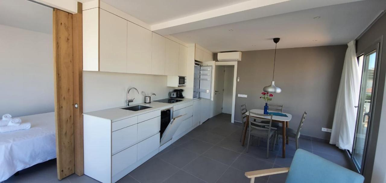 Beautiful Loft, Huge Sunny Terrace, View Over The Beach And Sea روساس المظهر الخارجي الصورة