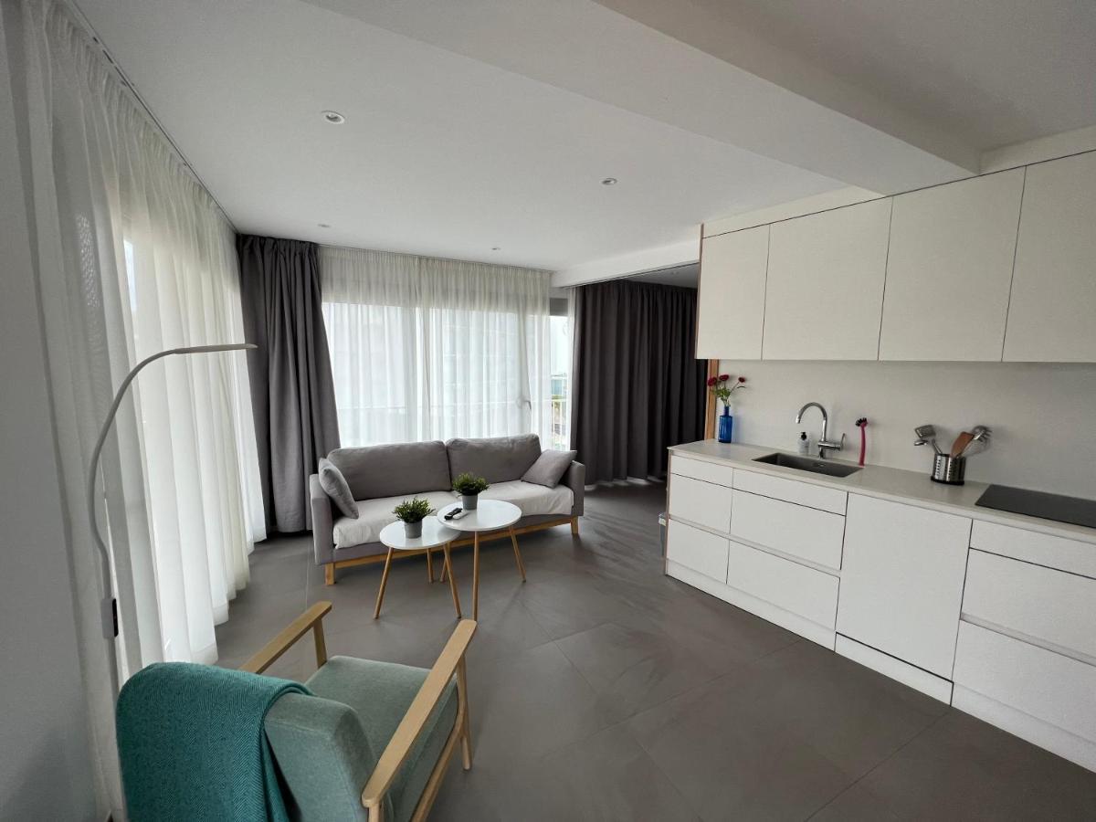 Beautiful Loft, Huge Sunny Terrace, View Over The Beach And Sea روساس المظهر الخارجي الصورة
