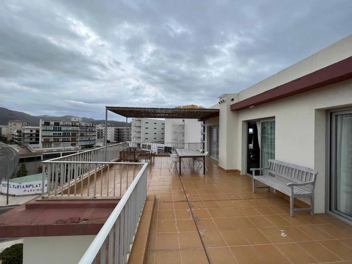 Beautiful Loft, Huge Sunny Terrace, View Over The Beach And Sea روساس المظهر الخارجي الصورة